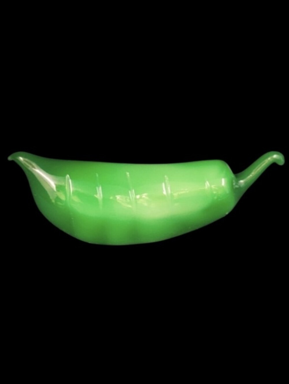 4 1/2" VINTAGE SUGAR SNAP PEA HANDBLOWN ART GLASS